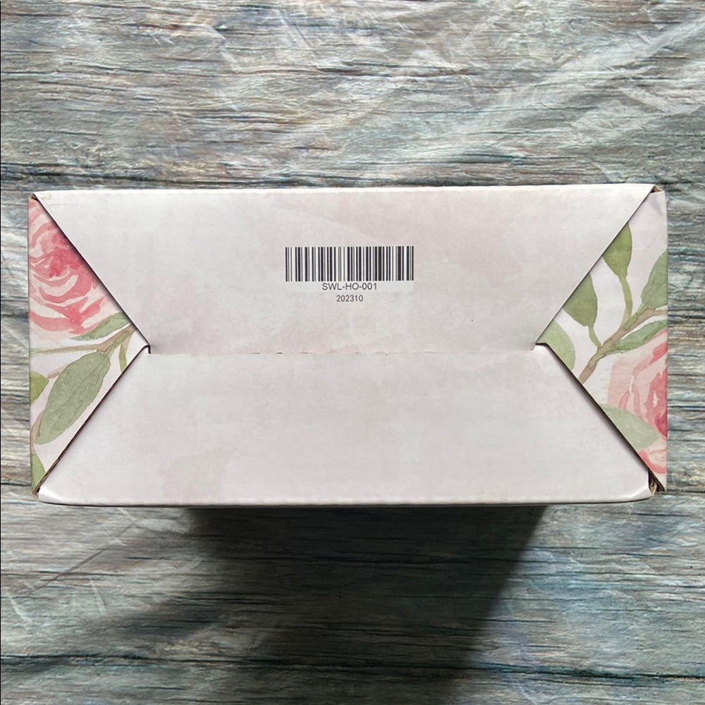 NIB Sweet Laurel 6” Dessert Plates Pink and White with Scalloped Edges - Picture 9 of 10